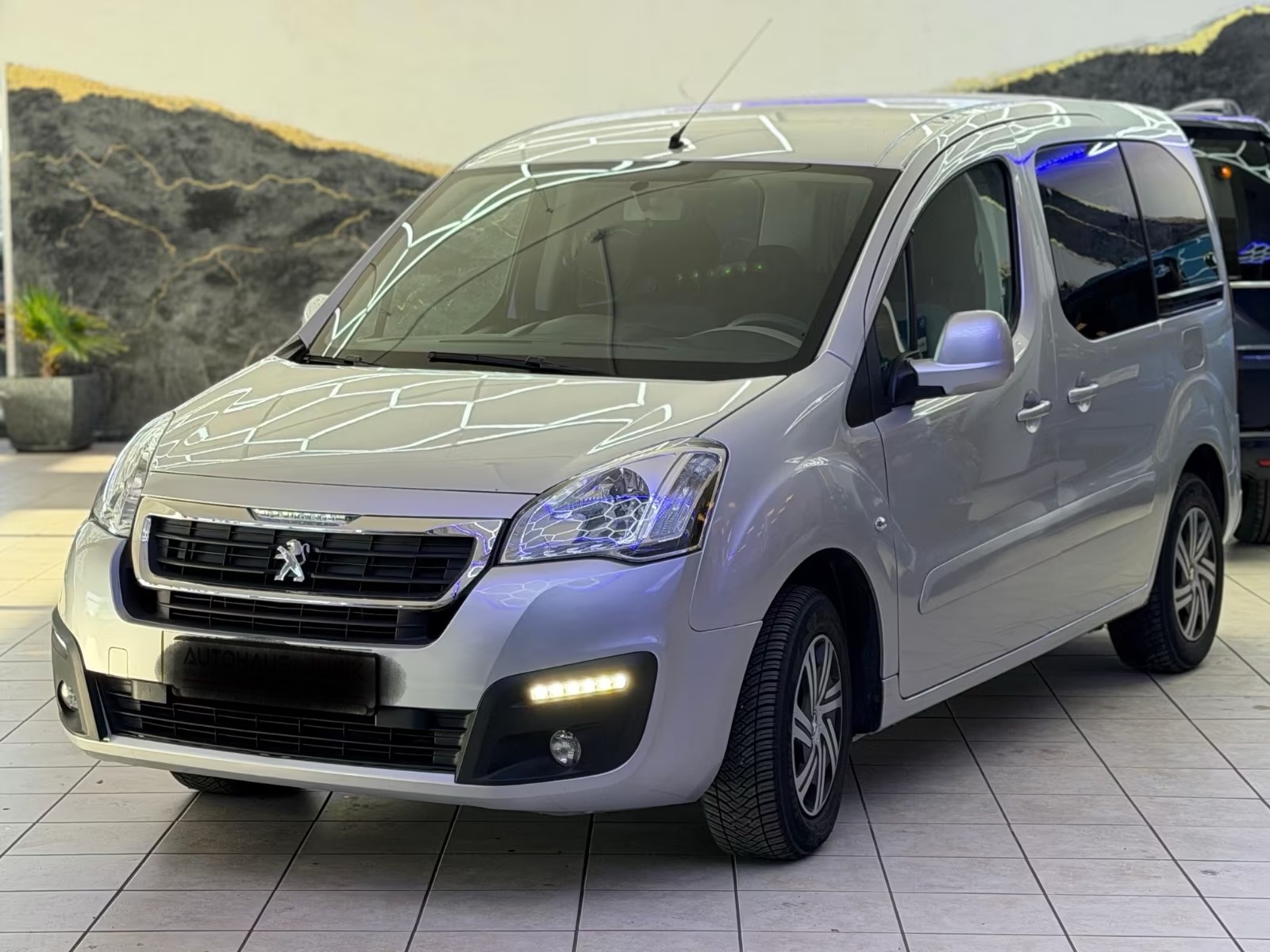 Peugeot Partner Tepee Active-Behindertengerecht-Rampe